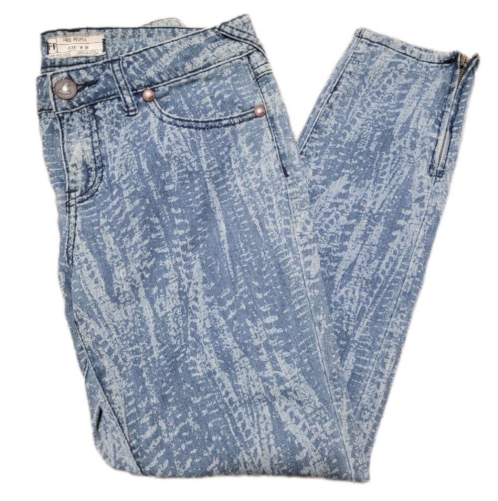 Free People Feather Print Straight Leg Jeans 28 With Ankle Zip